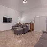 Furi Loft Garden Rom